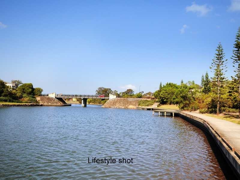 5 Menton Avenue, Varsity Lakes QLD 4227