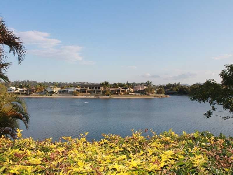 70 Auk Avenue, Burleigh Waters QLD 4220