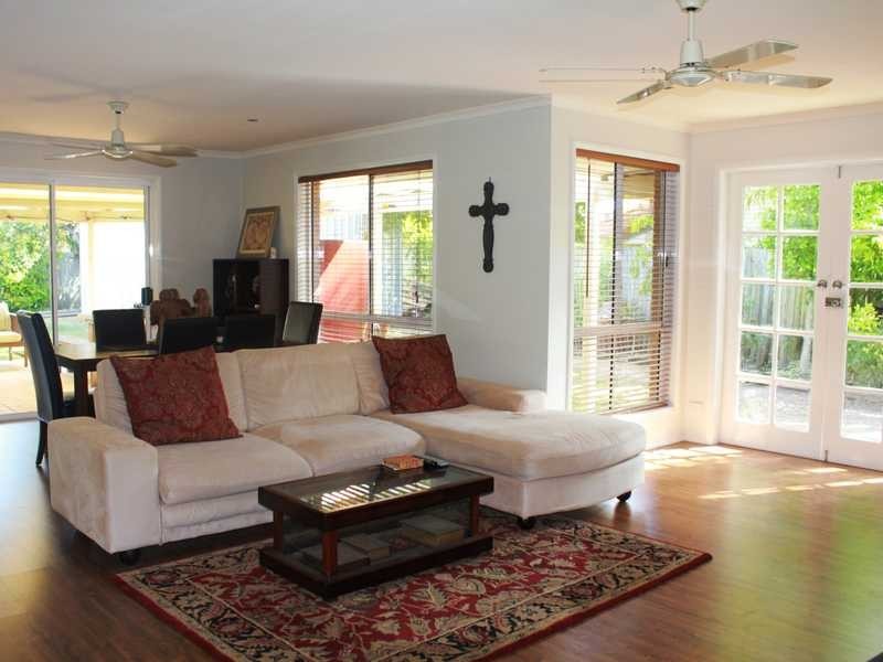 82 Cumberland Drive, Varsity Lakes QLD 4227