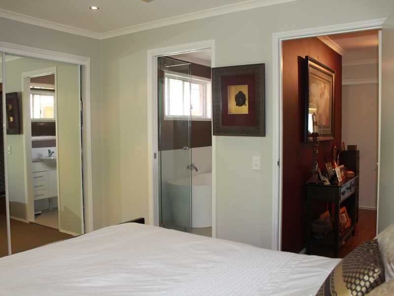 82 Cumberland Drive, Varsity Lakes QLD 4227