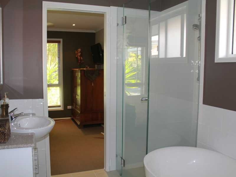 82 Cumberland Drive, Varsity Lakes QLD 4227