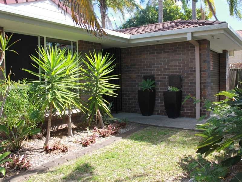 82 Cumberland Drive, Varsity Lakes QLD 4227