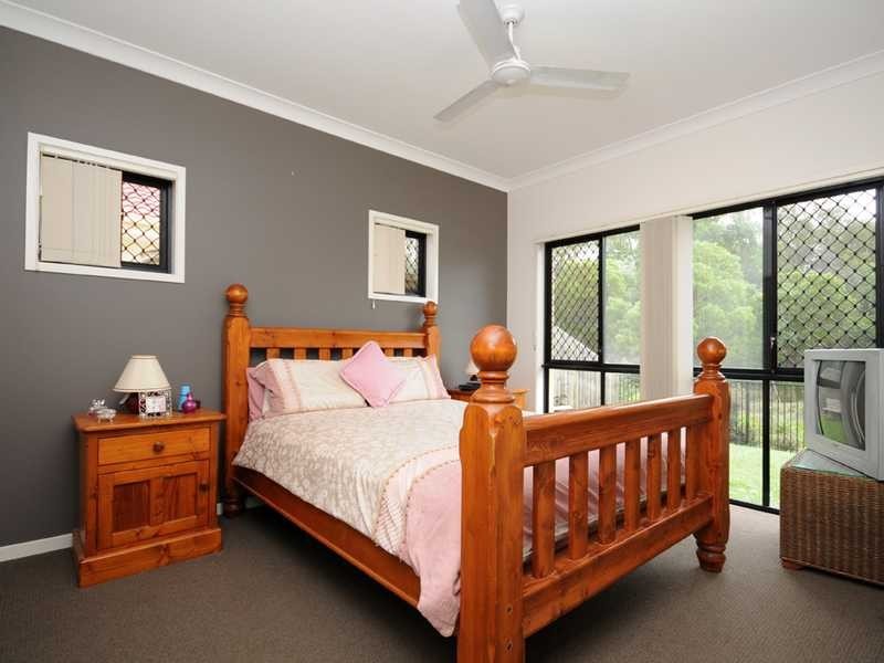 11 Laura Place, Varsity Lakes QLD 4227