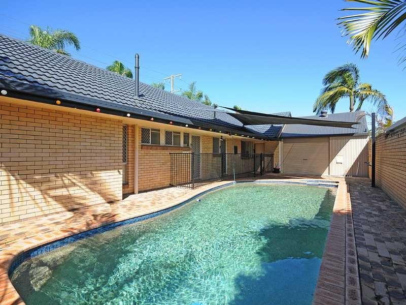 221 Mallawa Drive, Palm Beach QLD 4221