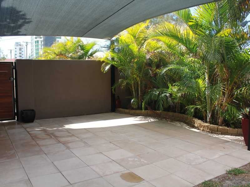 1/15 Banksia Broadway, Burleigh Heads QLD 4220