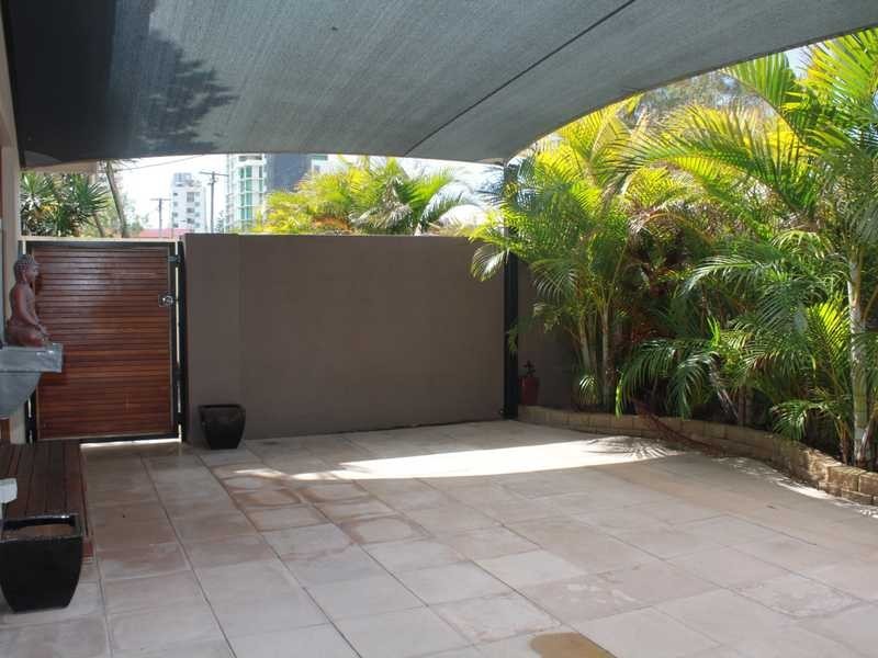 1/15 Banksia Broadway, Burleigh Heads QLD 4220