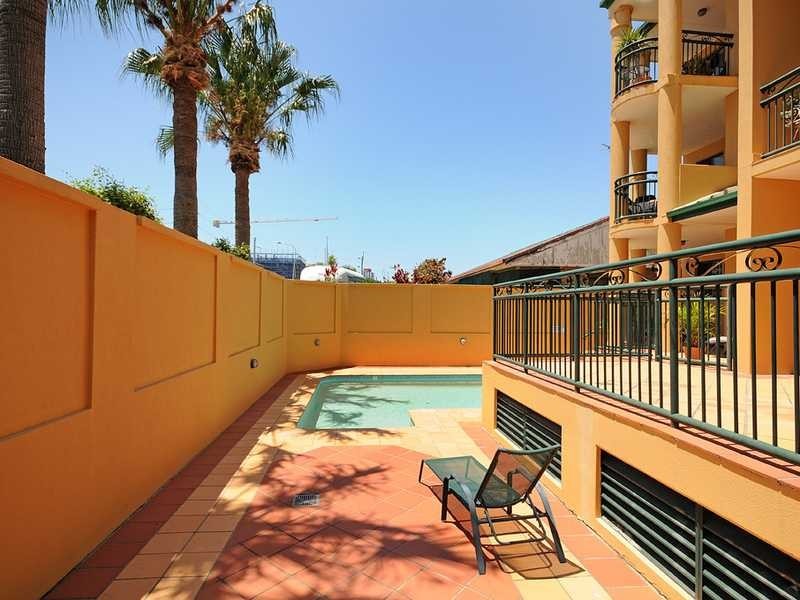 15/10-12 Spendelove Avenue, Southport QLD 4215