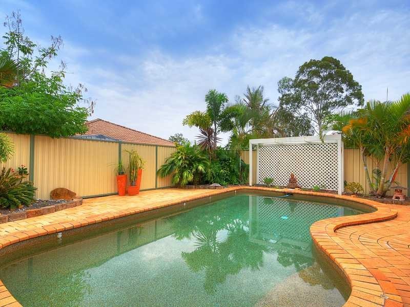 8 Woodstone Court, Varsity Lakes QLD 4227