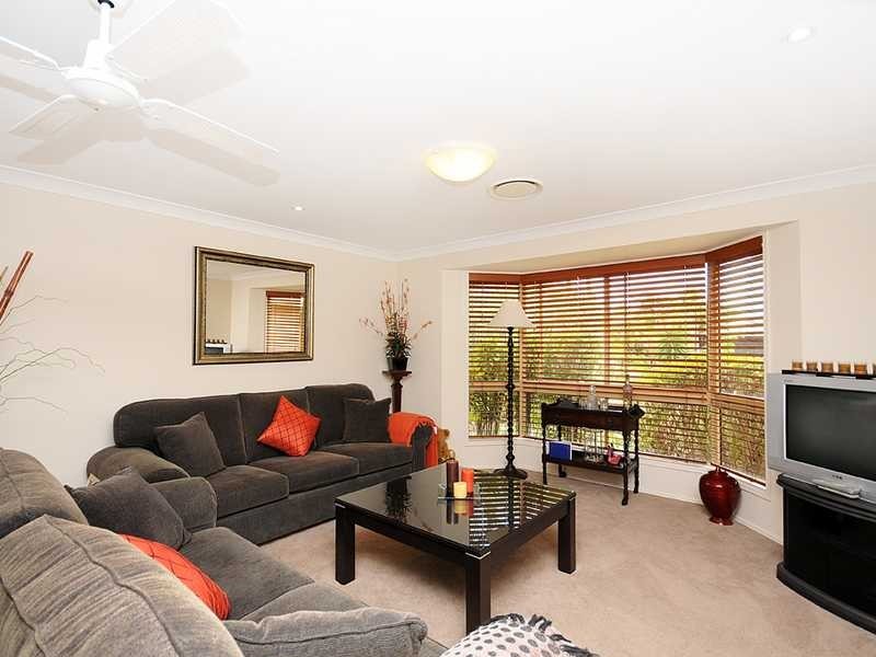 8 Woodstone Court, Varsity Lakes QLD 4227