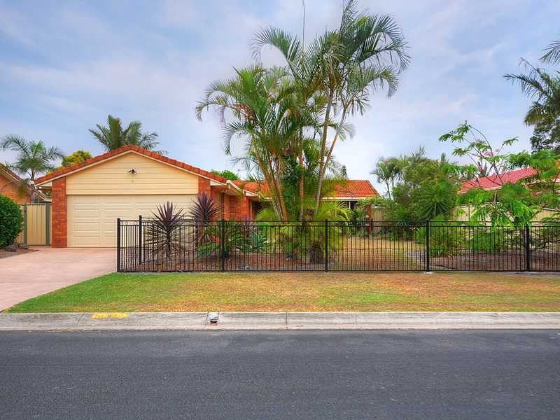 8 Woodstone Court, Varsity Lakes QLD 4227