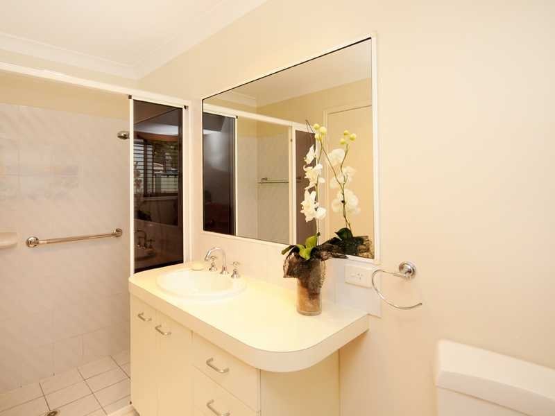 8 Woodstone Court, Varsity Lakes QLD 4227