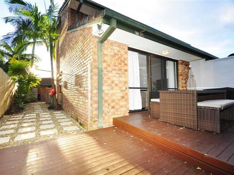 3/32 Sunbird Street, Burleigh Waters QLD 4220