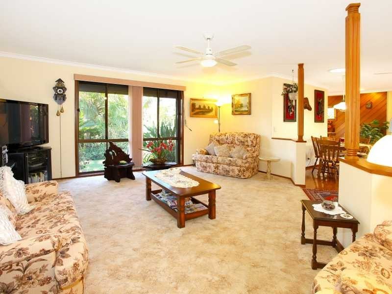 35 Lakeridge Drive, Varsity Lakes QLD 4227