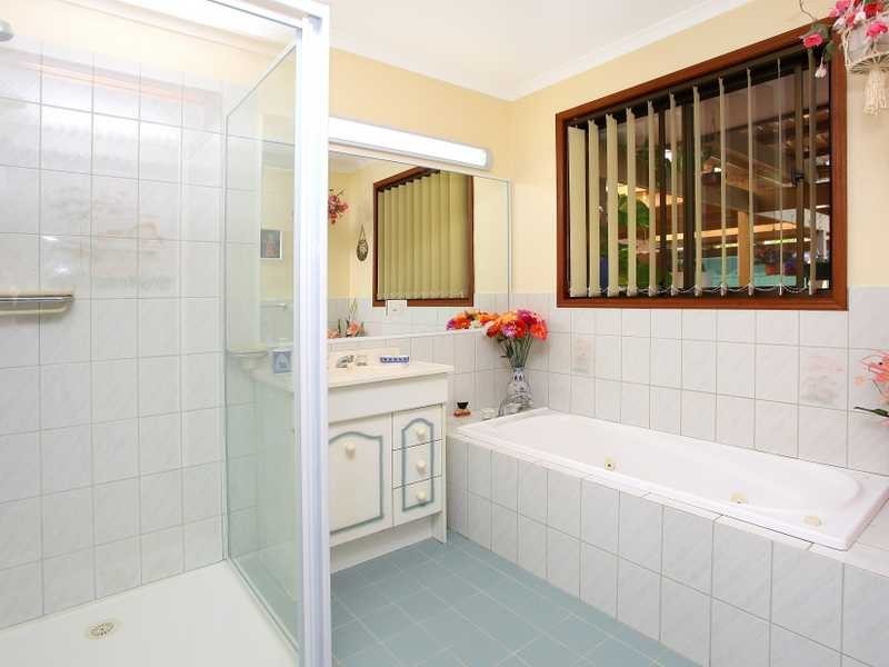 35 Lakeridge Drive, Varsity Lakes QLD 4227