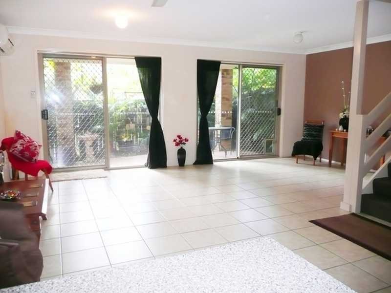 63/220 Christine Avenue, Burleigh Waters QLD 4220