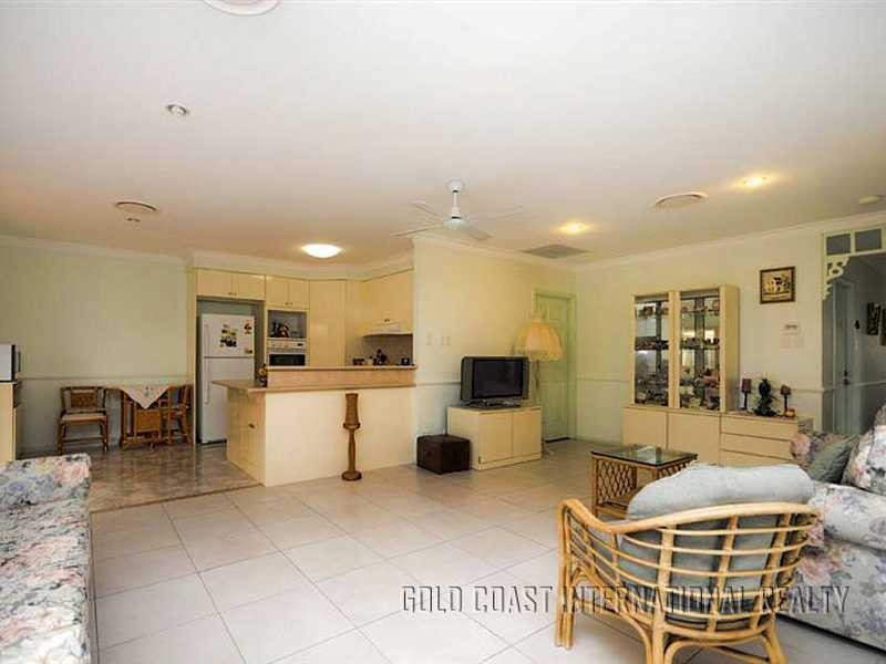 1/11 Massachusetts Ave, Varsity Lakes QLD 4227