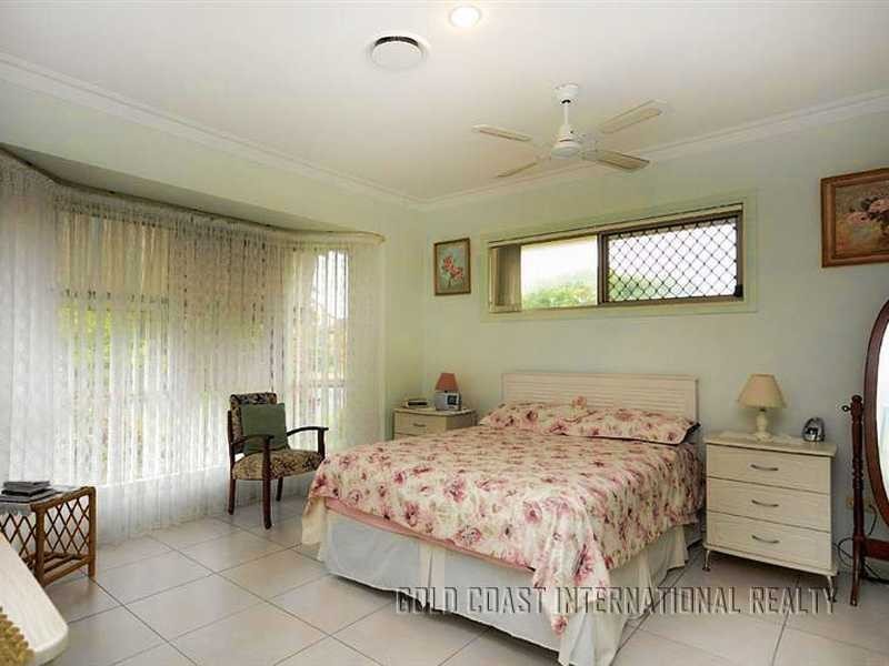 1/11 Massachusetts Ave, Varsity Lakes QLD 4227