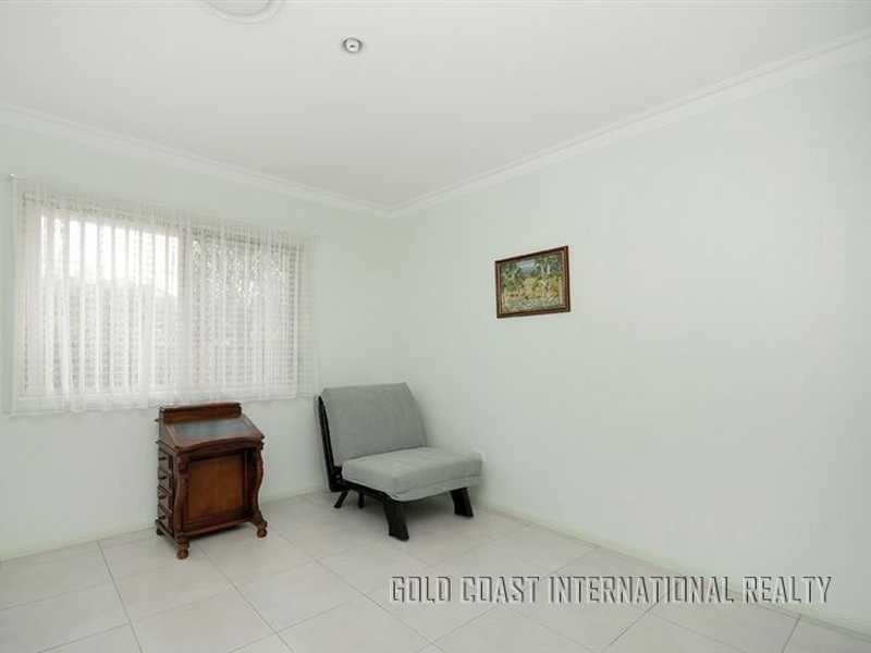 1/11 Massachusetts Ave, Varsity Lakes QLD 4227