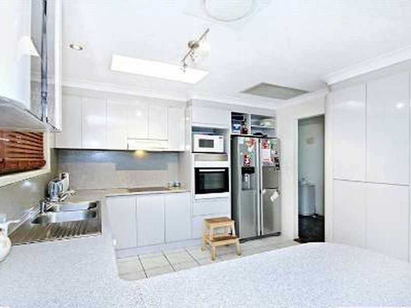 5 Falcon Court, Burleigh Waters QLD 4220