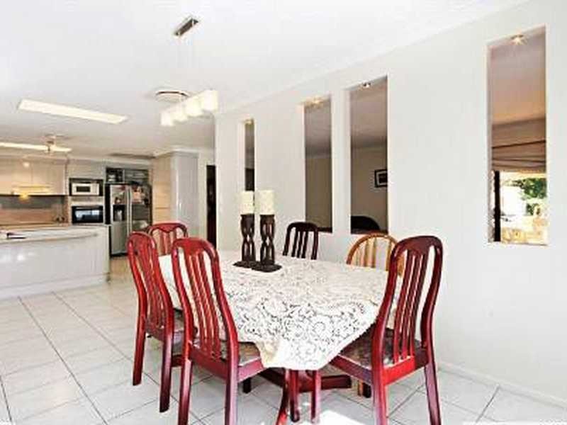 5 Falcon Court, Burleigh Waters QLD 4220
