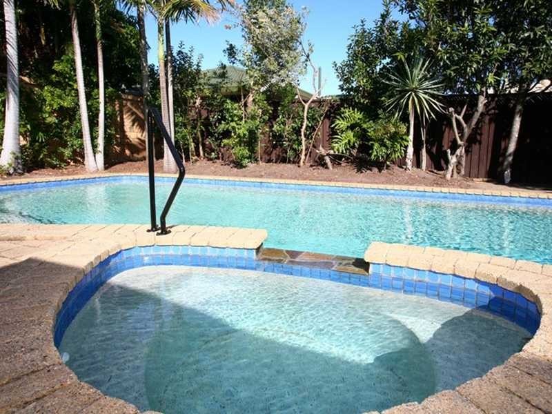 80 Rumrunner Street, Mermaid Waters QLD 4218