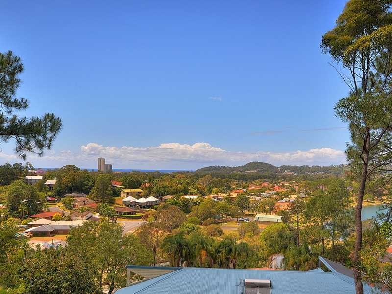 11 Chidlow Court, Elanora QLD 4221