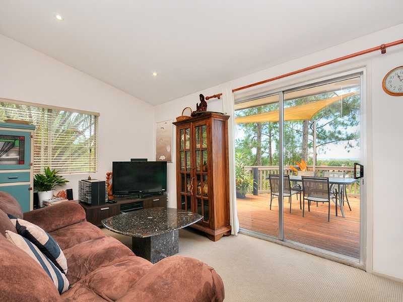 11 Chidlow Court, Elanora QLD 4221