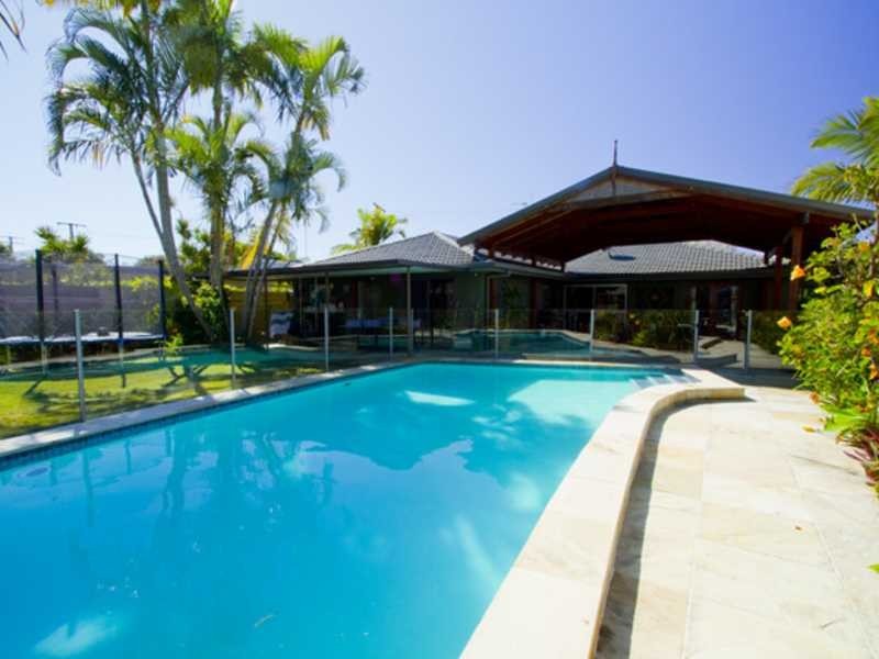 8 Aruma Avenue, Burleigh Waters QLD 4220