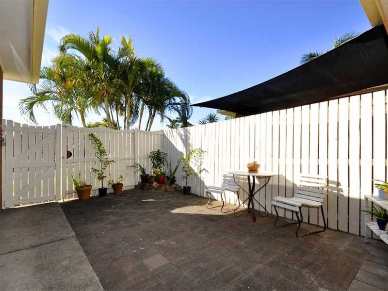 2/6 Wagtail Court, Burleigh Waters QLD 4220