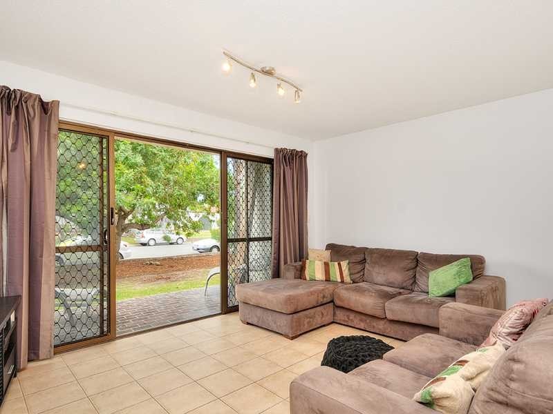 2/20 Peter Parade, Mermaid Waters QLD 4218