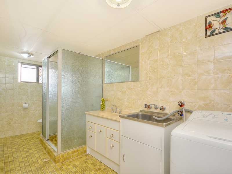 2/20 Peter Parade, Mermaid Waters QLD 4218