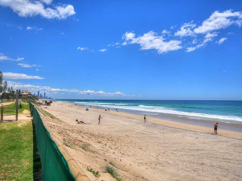2/20 Peter Parade, Mermaid Waters QLD 4218