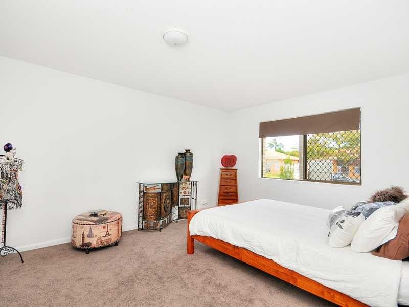 2/20 Peter Parade, Mermaid Waters QLD 4218