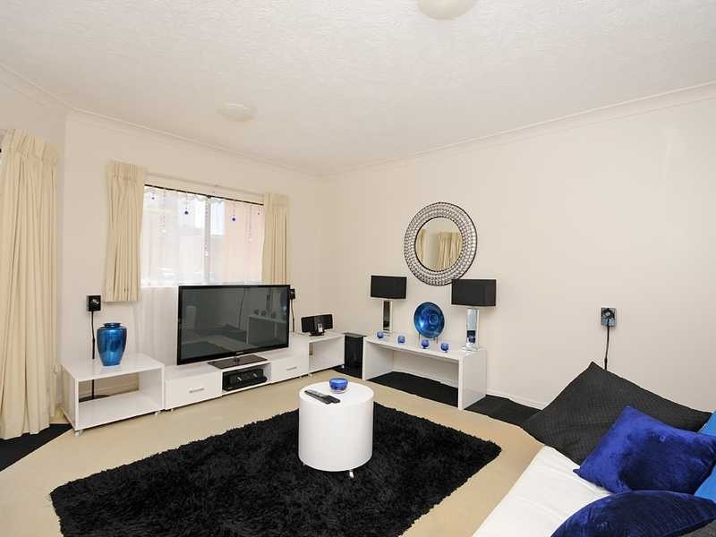 15/10-12 Spendelove Avenue, Southport QLD 4215