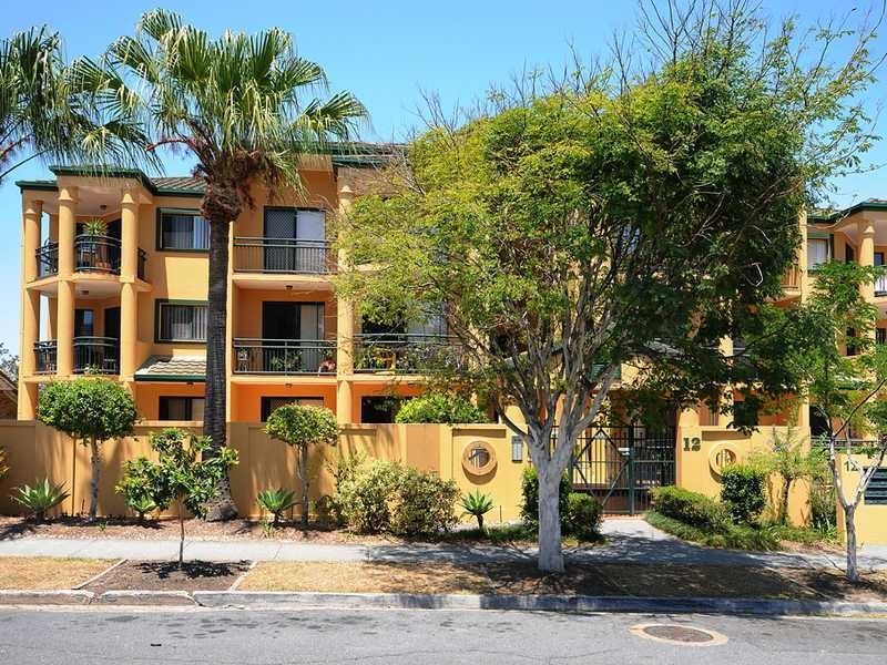 15/10-12 Spendelove Avenue, Southport QLD 4215