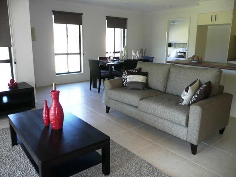 2/2 Stoneleigh Way, Holmview QLD 4207