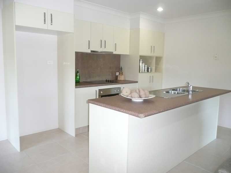 2/2 Stoneleigh Way, Holmview QLD 4207