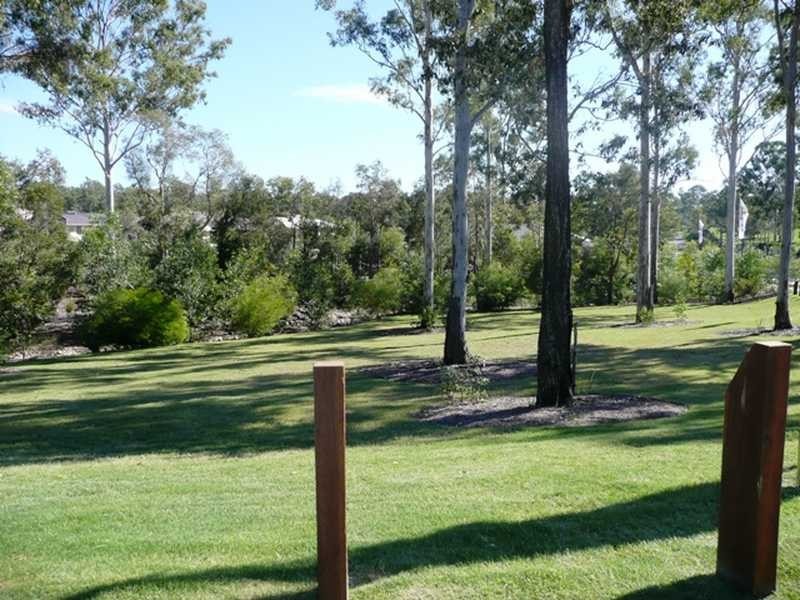 2/2 Stoneleigh Way, Holmview QLD 4207