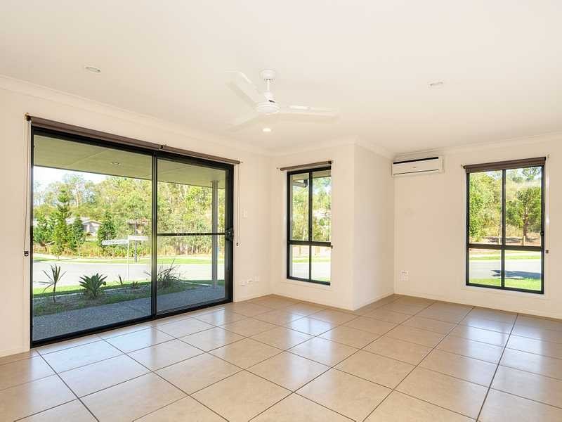 2/2 Stoneleigh Way, Holmview QLD 4207