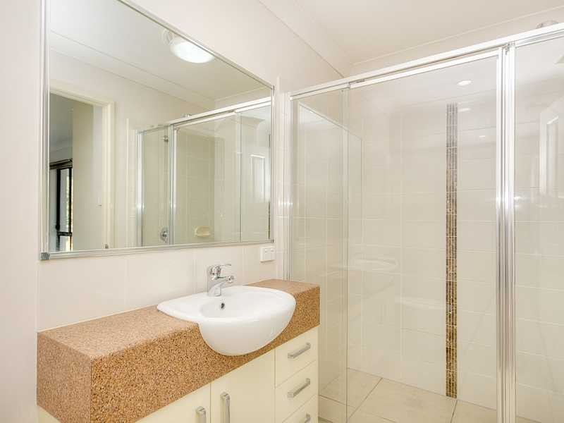 2/2 Stoneleigh Way, Holmview QLD 4207