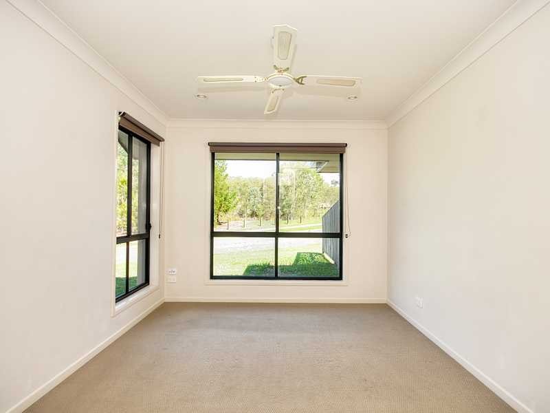 2/2 Stoneleigh Way, Holmview QLD 4207