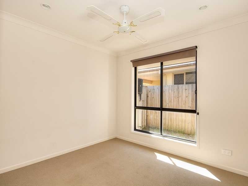 2/2 Stoneleigh Way, Holmview QLD 4207