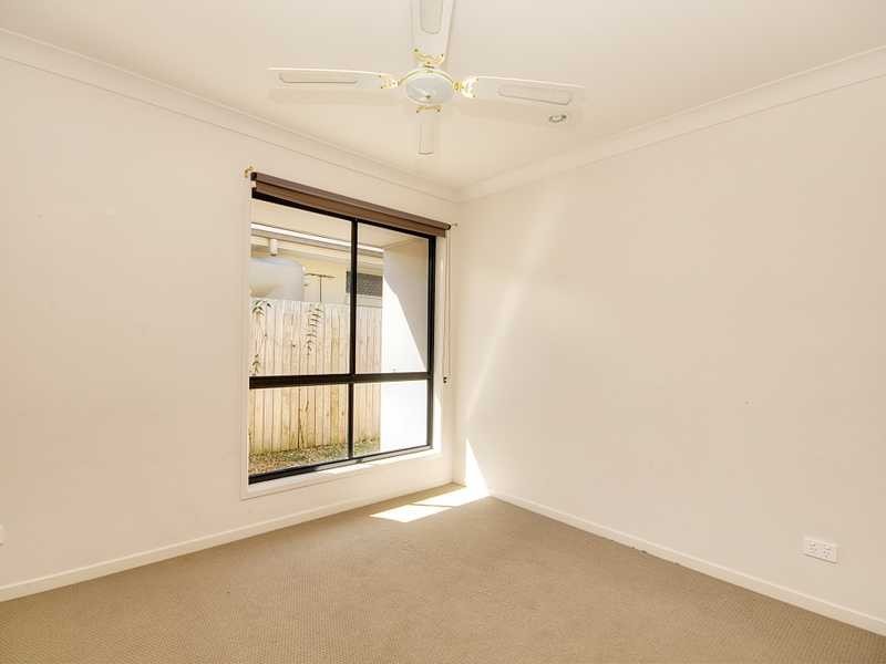 2/2 Stoneleigh Way, Holmview QLD 4207