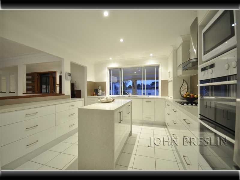 5 Plumosa Court, Mermaid Waters QLD 4218