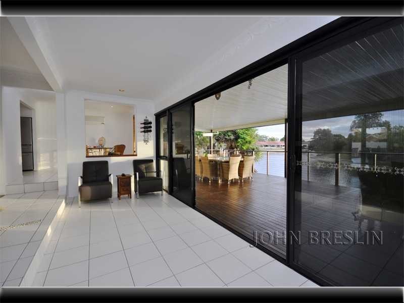 5 Plumosa Court, Mermaid Waters QLD 4218