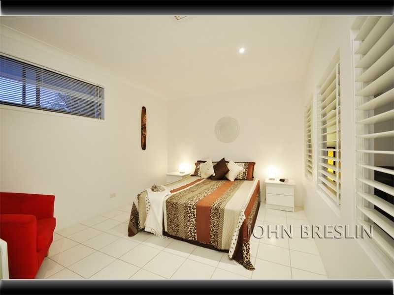 5 Plumosa Court, Mermaid Waters QLD 4218