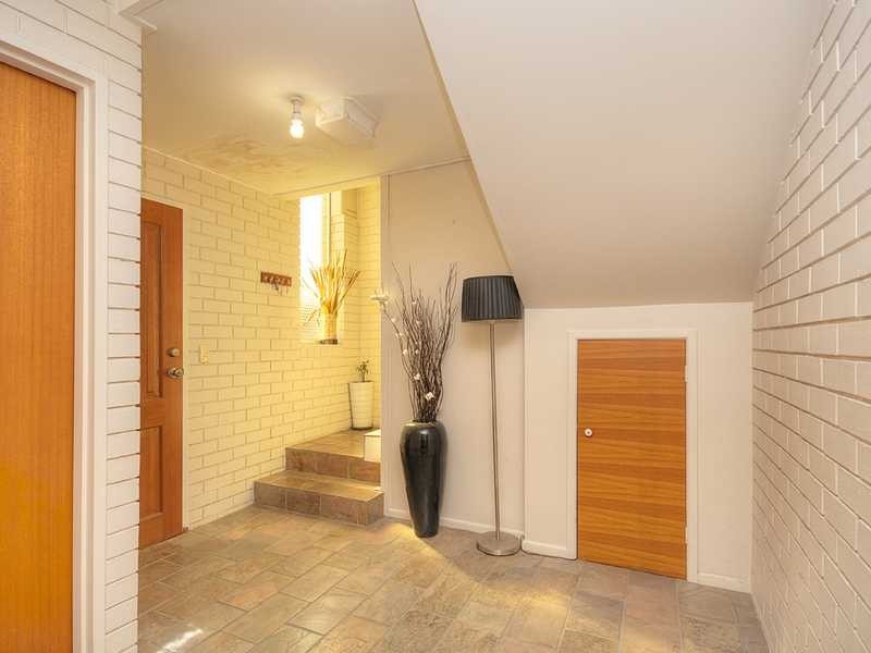 2/9 West Street, Burleigh Heads QLD 4220