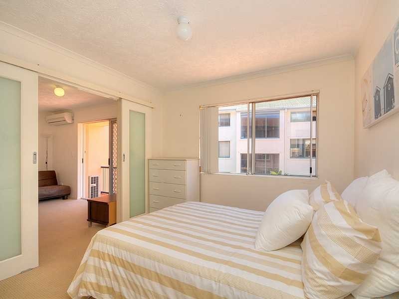 8/4 Adori Street, Chevron Island QLD 4217