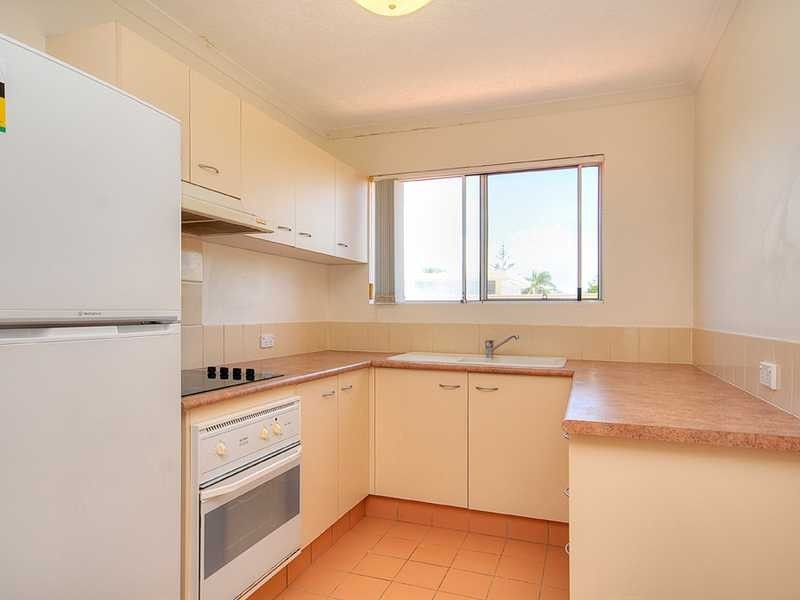 8/4 Adori Street, Chevron Island QLD 4217