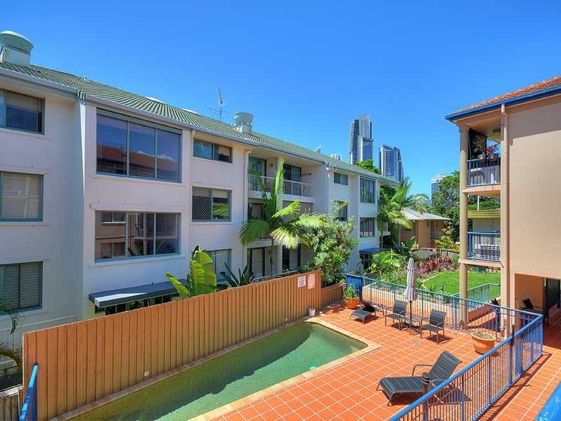 8/4 Adori Street, Chevron Island QLD 4217